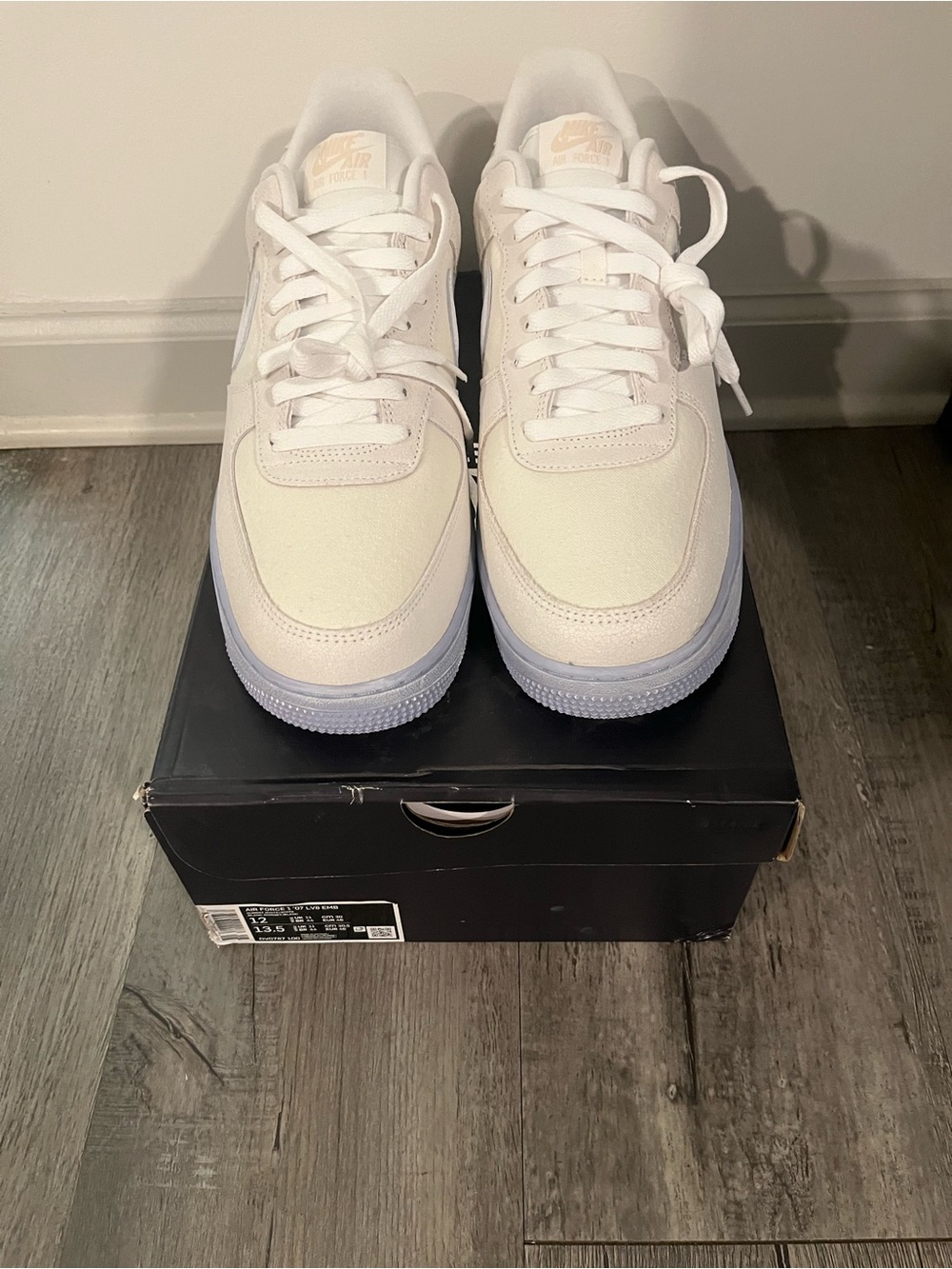 Nike Kids Low-Top Sneakers - White with Icy Blue Sole